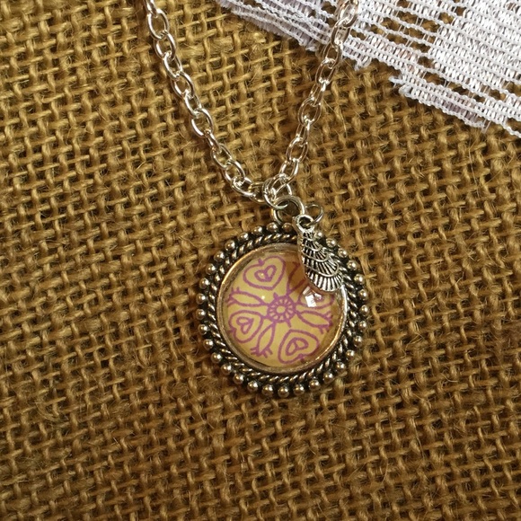 Circle pendant necklace with charm - Picture 1 of 1